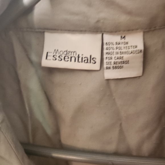 Modern Essentials womens buttondown size medium - Picture 2 of 4